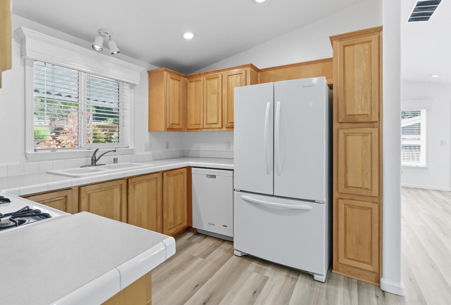 Detail Gallery Image 6 of 23 For 6011 Scotts Valley Dr #15,  Scotts Valley,  CA 95066 - 4 Beds | 2 Baths