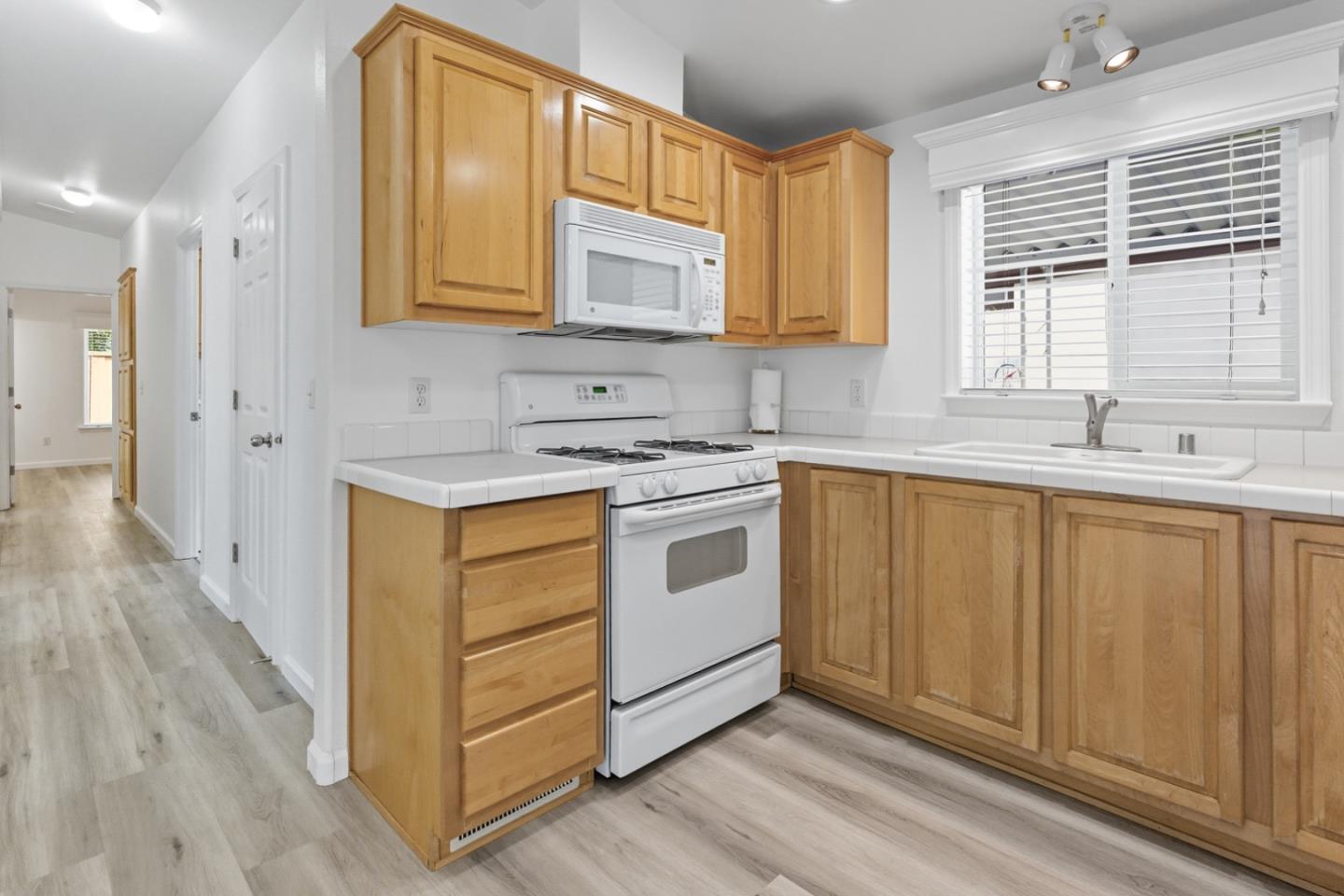 Detail Gallery Image 8 of 23 For 6011 Scotts Valley Dr #15,  Scotts Valley,  CA 95066 - 4 Beds | 2 Baths