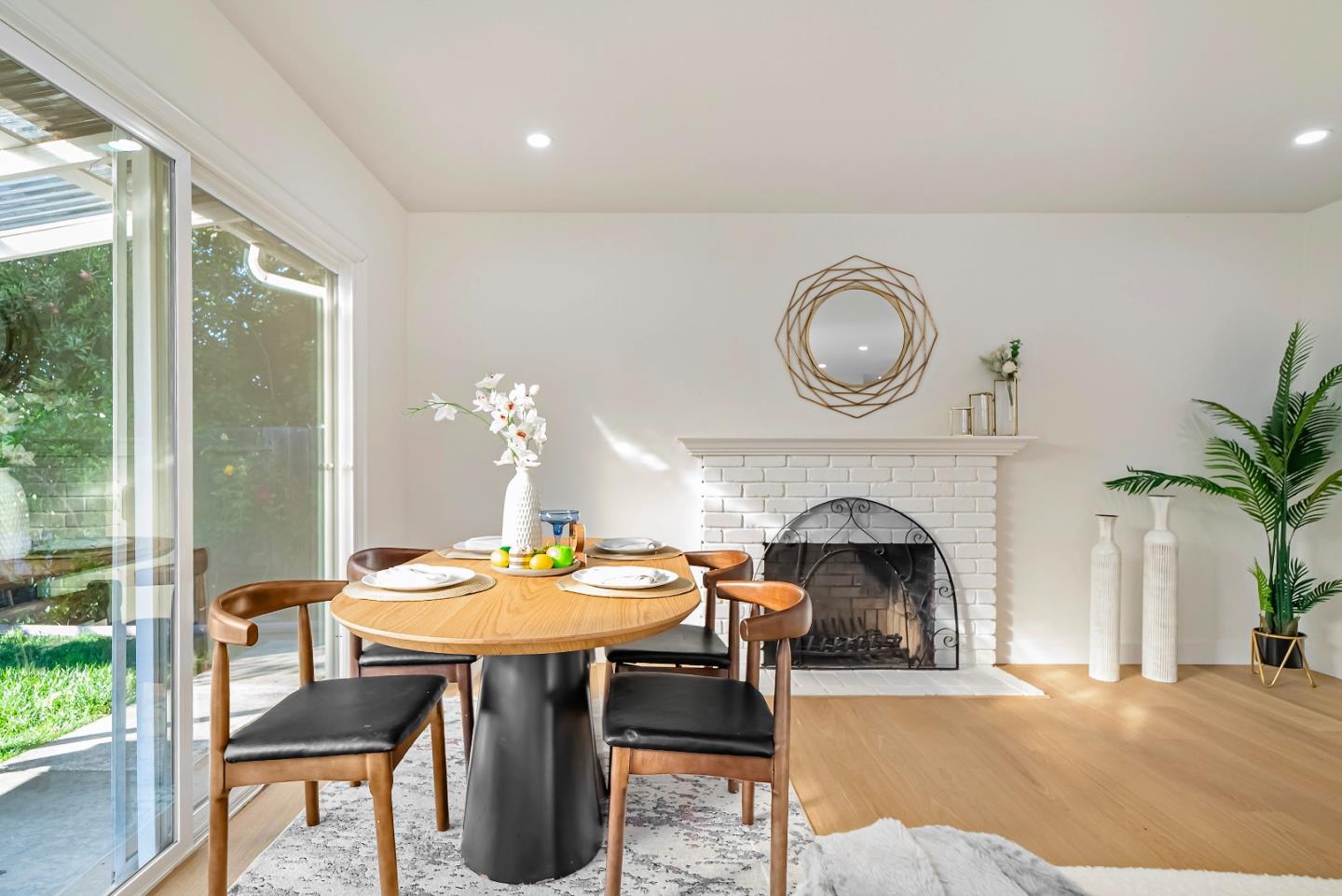 Detail Gallery Image 10 of 39 For 884 San Simeon Dr, Mountain View,  CA 94043 - 4 Beds | 2 Baths