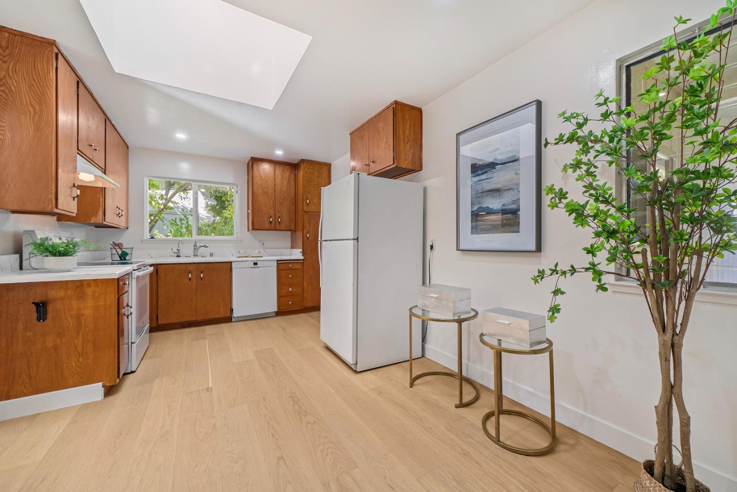 Detail Gallery Image 12 of 39 For 884 San Simeon Dr, Mountain View,  CA 94043 - 4 Beds | 2 Baths