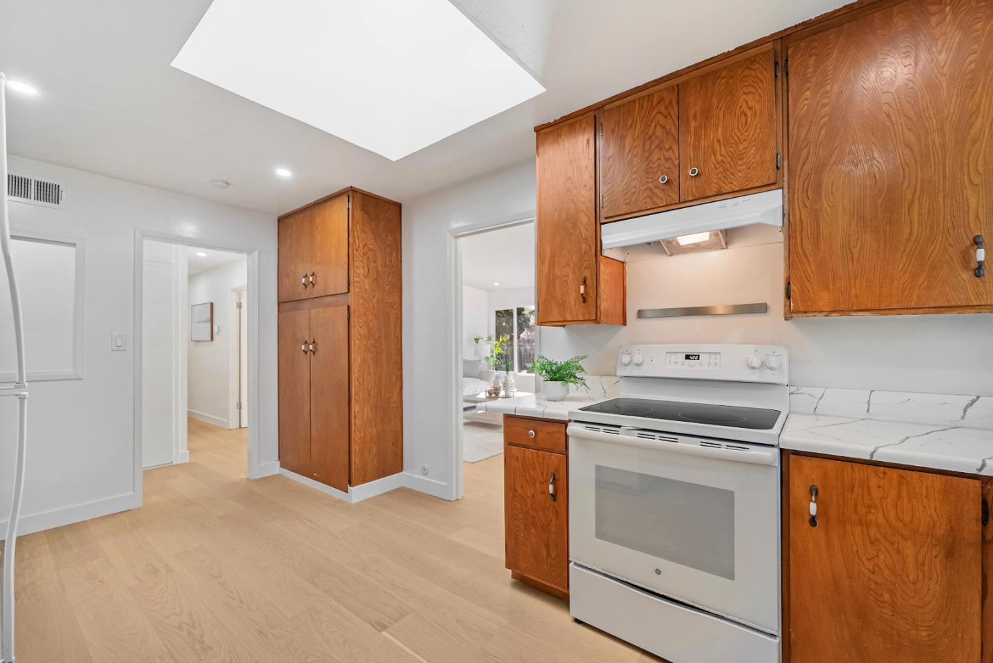 Detail Gallery Image 14 of 39 For 884 San Simeon Dr, Mountain View,  CA 94043 - 4 Beds | 2 Baths