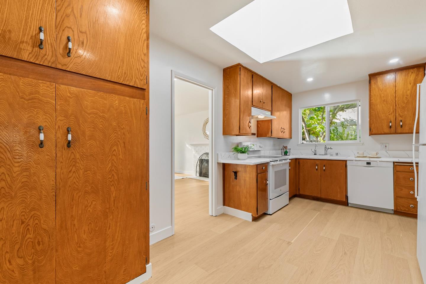 Detail Gallery Image 15 of 39 For 884 San Simeon Dr, Mountain View,  CA 94043 - 4 Beds | 2 Baths