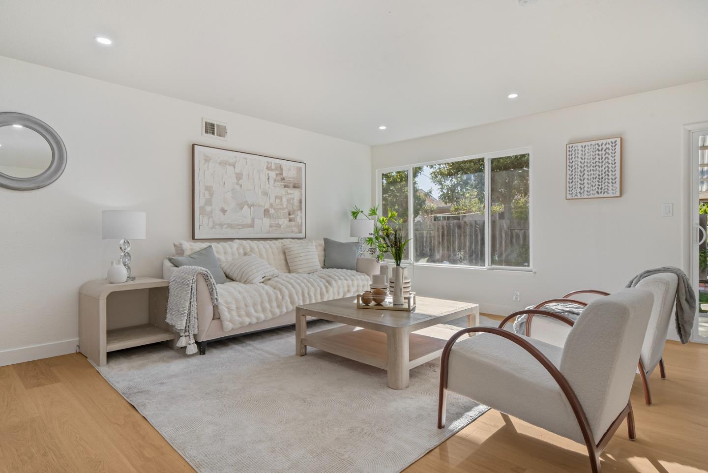 Detail Gallery Image 4 of 39 For 884 San Simeon Dr, Mountain View,  CA 94043 - 4 Beds | 2 Baths