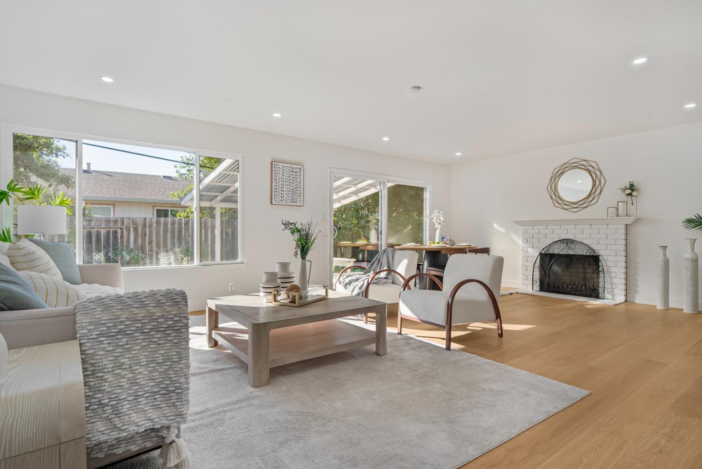 Detail Gallery Image 5 of 39 For 884 San Simeon Dr, Mountain View,  CA 94043 - 4 Beds | 2 Baths