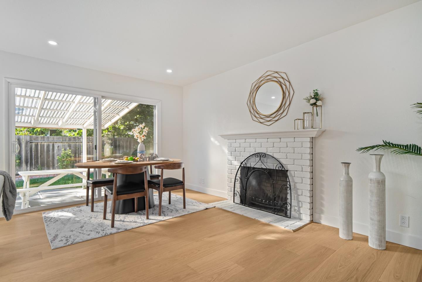 Detail Gallery Image 8 of 39 For 884 San Simeon Dr, Mountain View,  CA 94043 - 4 Beds | 2 Baths