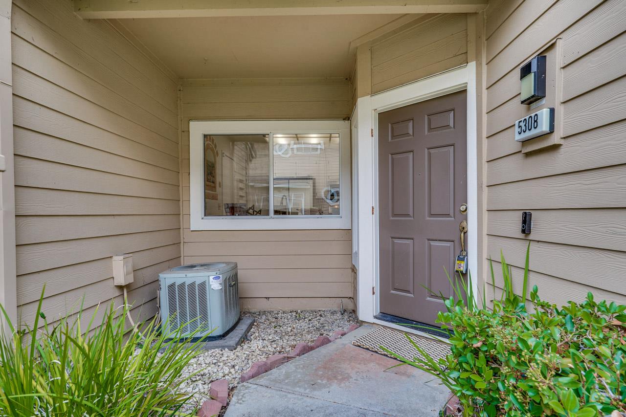 Detail Gallery Image 2 of 33 For 5308 Tacoma Cmn, Fremont,  CA 94555 - 3 Beds | 2 Baths