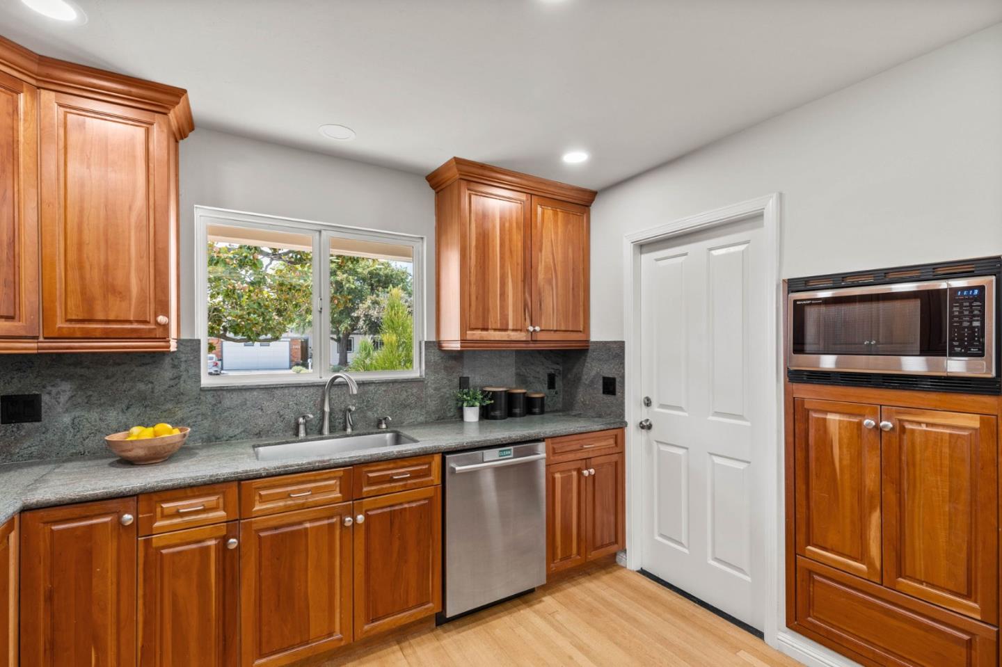 Detail Gallery Image 10 of 32 For 2163 Ebbesen Ave, San Jose,  CA 95124 - 4 Beds | 3 Baths