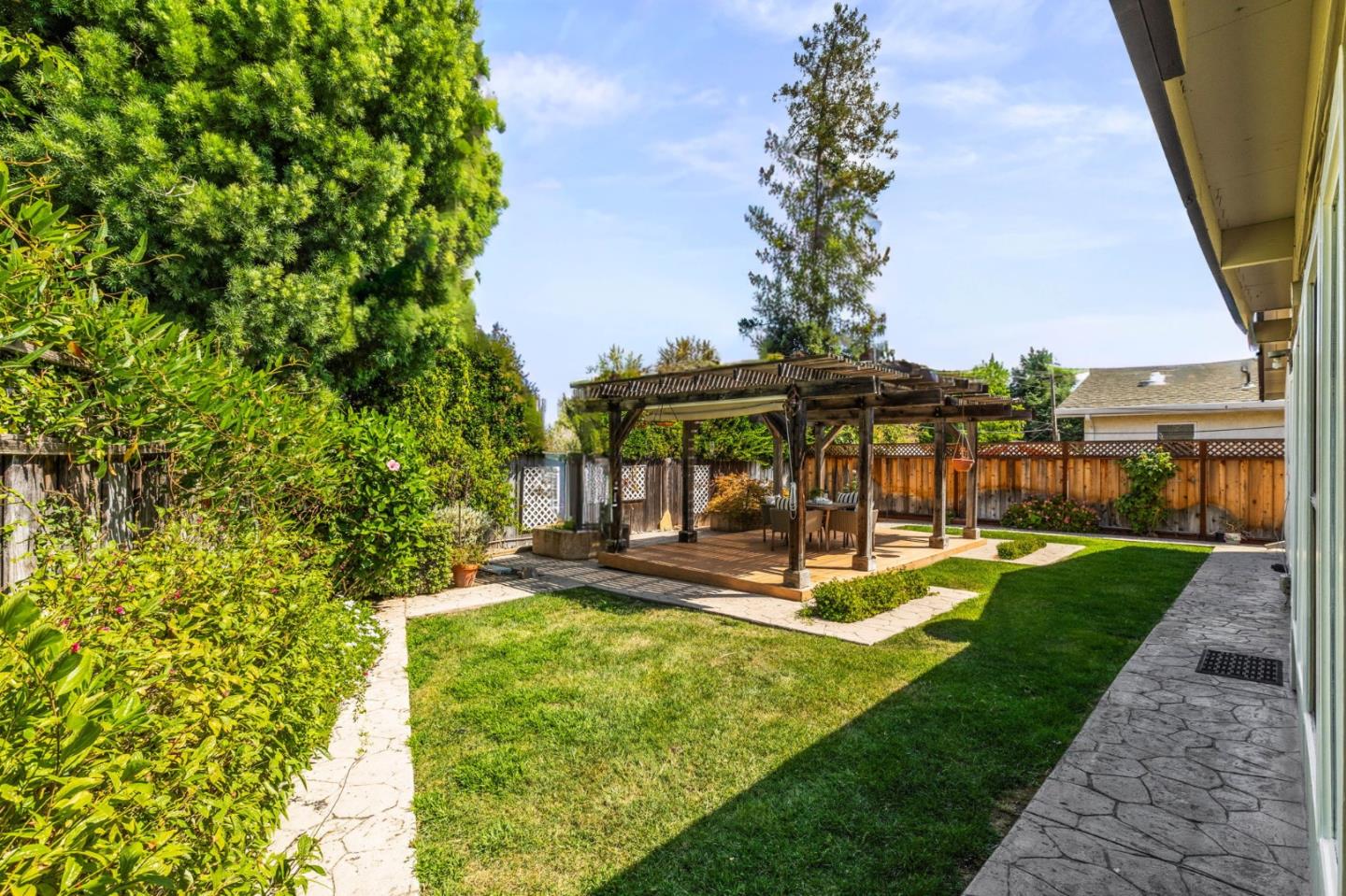 Detail Gallery Image 25 of 32 For 2163 Ebbesen Ave, San Jose,  CA 95124 - 4 Beds | 3 Baths