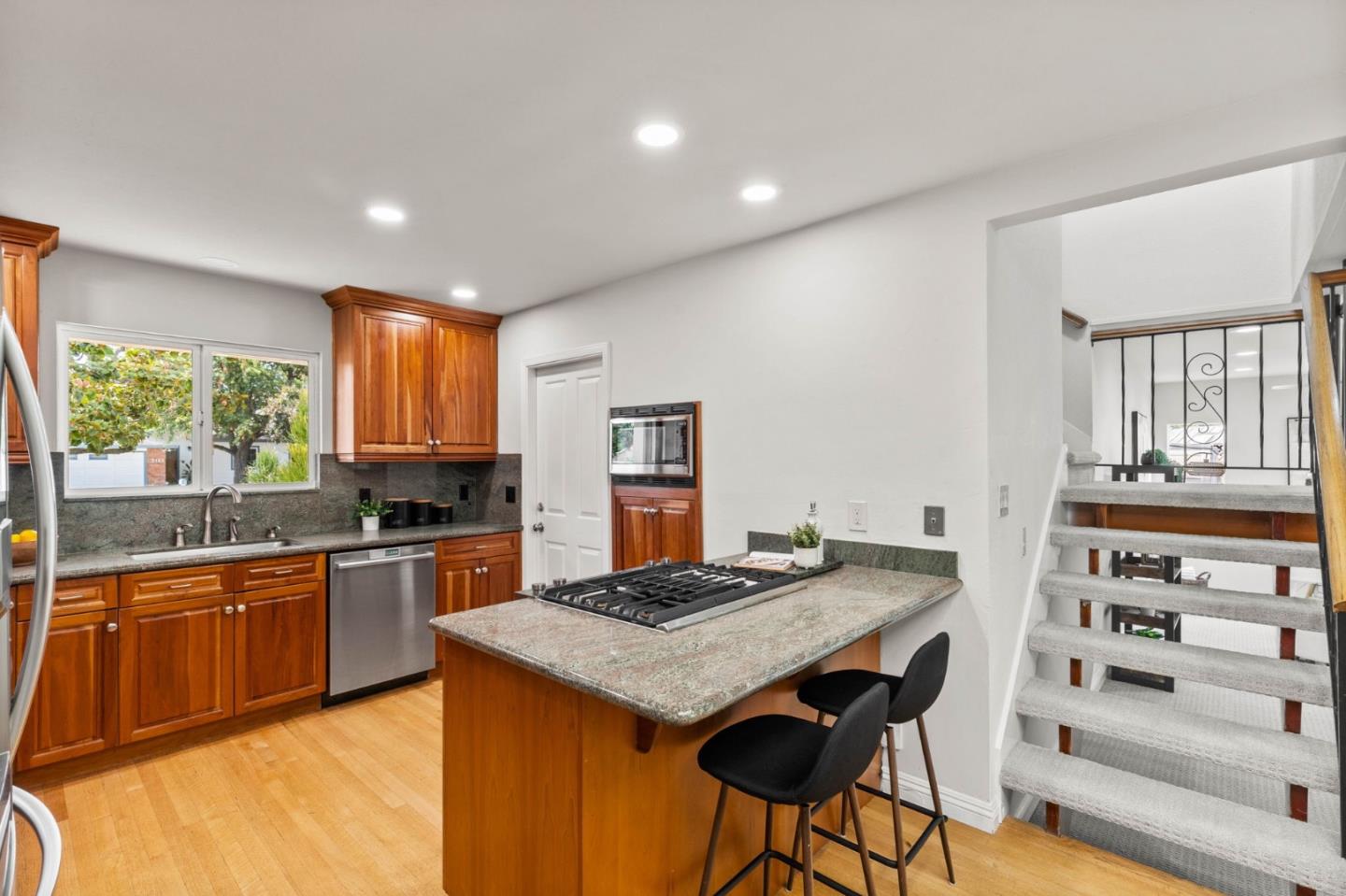 Detail Gallery Image 8 of 32 For 2163 Ebbesen Ave, San Jose,  CA 95124 - 4 Beds | 3 Baths