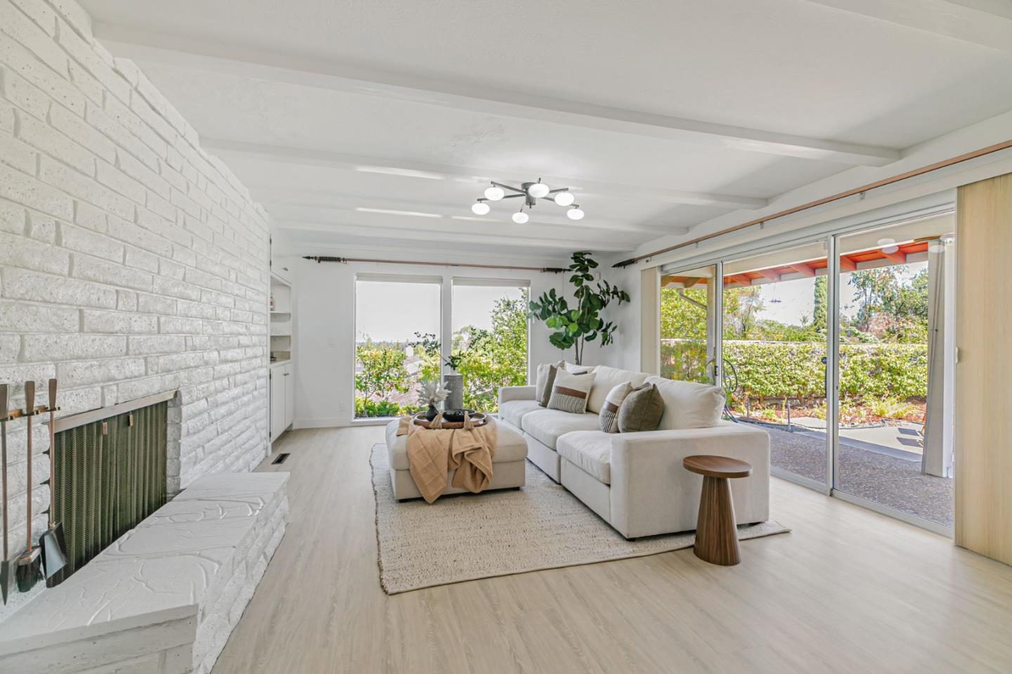 Detail Gallery Image 10 of 34 For 2261 via Maderos, Los Altos,  CA 94024 - 3 Beds | 2 Baths