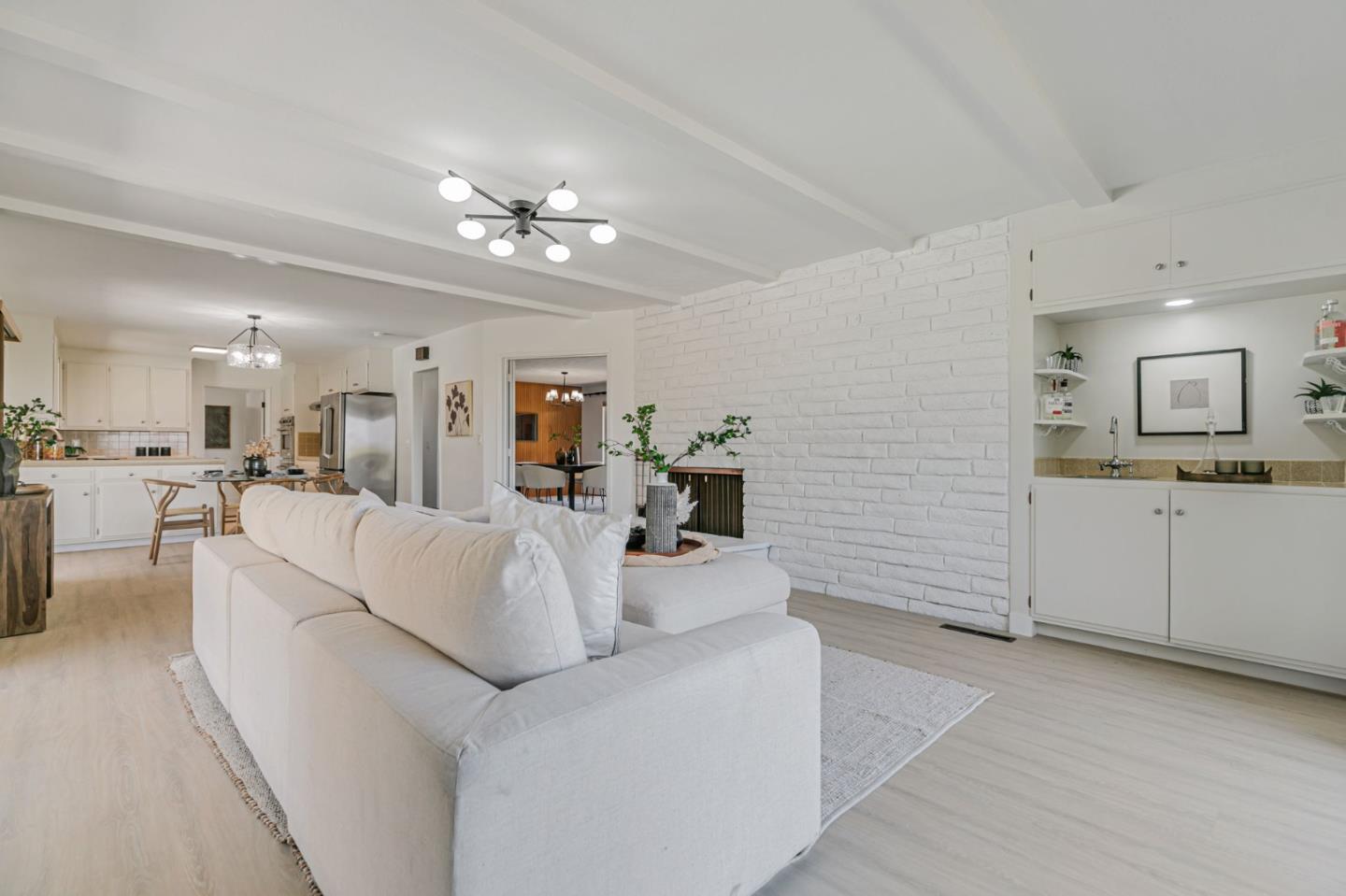 Detail Gallery Image 11 of 34 For 2261 via Maderos, Los Altos,  CA 94024 - 3 Beds | 2 Baths