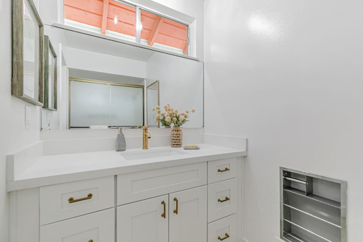 Detail Gallery Image 19 of 34 For 2261 via Maderos, Los Altos,  CA 94024 - 3 Beds | 2 Baths
