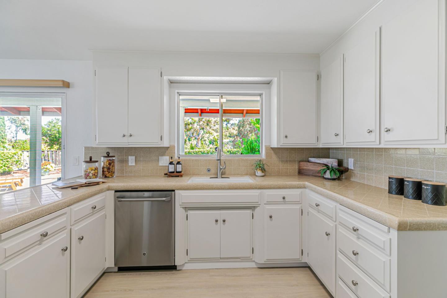 Detail Gallery Image 22 of 34 For 2261 via Maderos, Los Altos,  CA 94024 - 3 Beds | 2 Baths