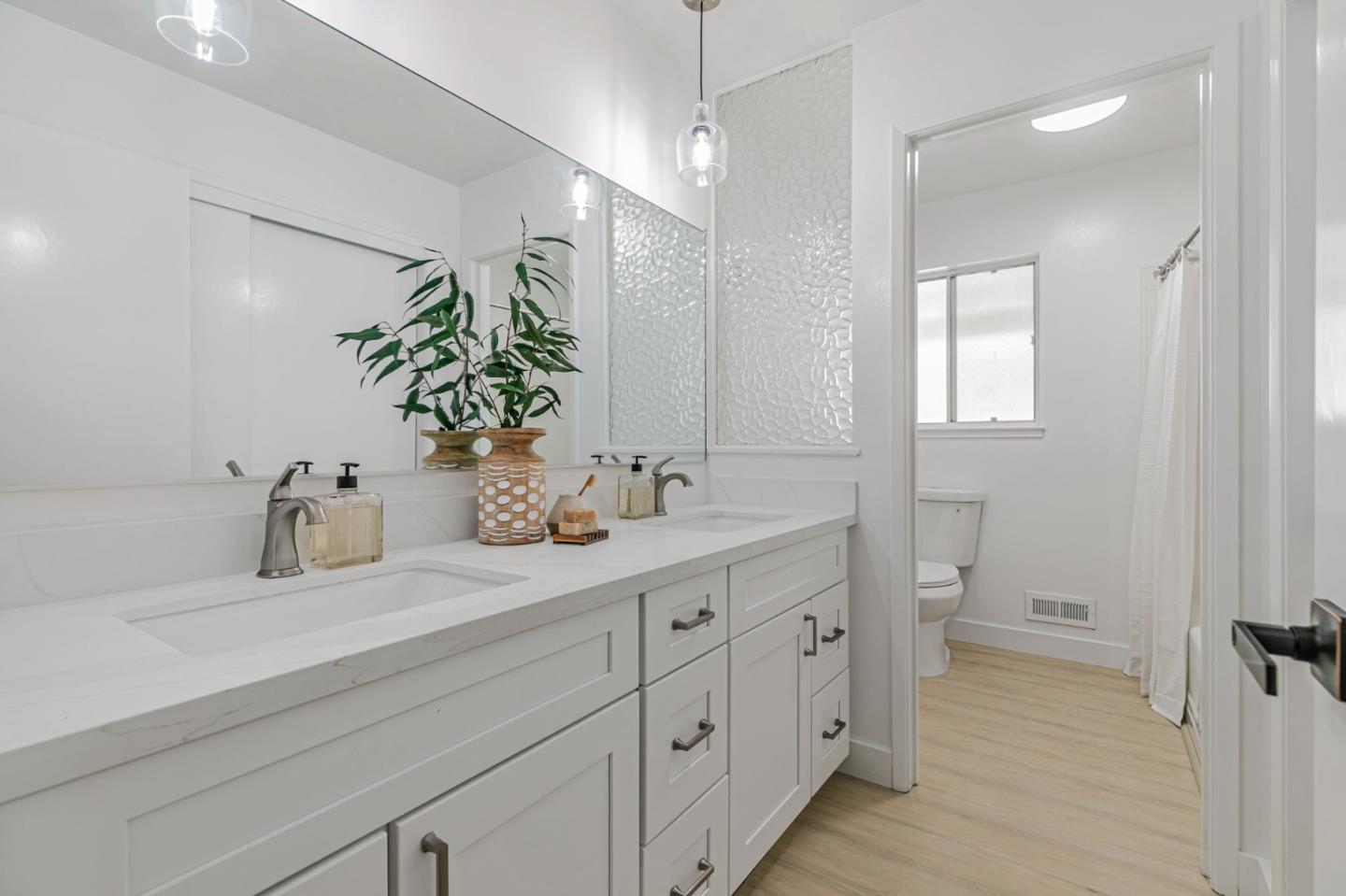 Detail Gallery Image 7 of 34 For 2261 via Maderos, Los Altos,  CA 94024 - 3 Beds | 2 Baths