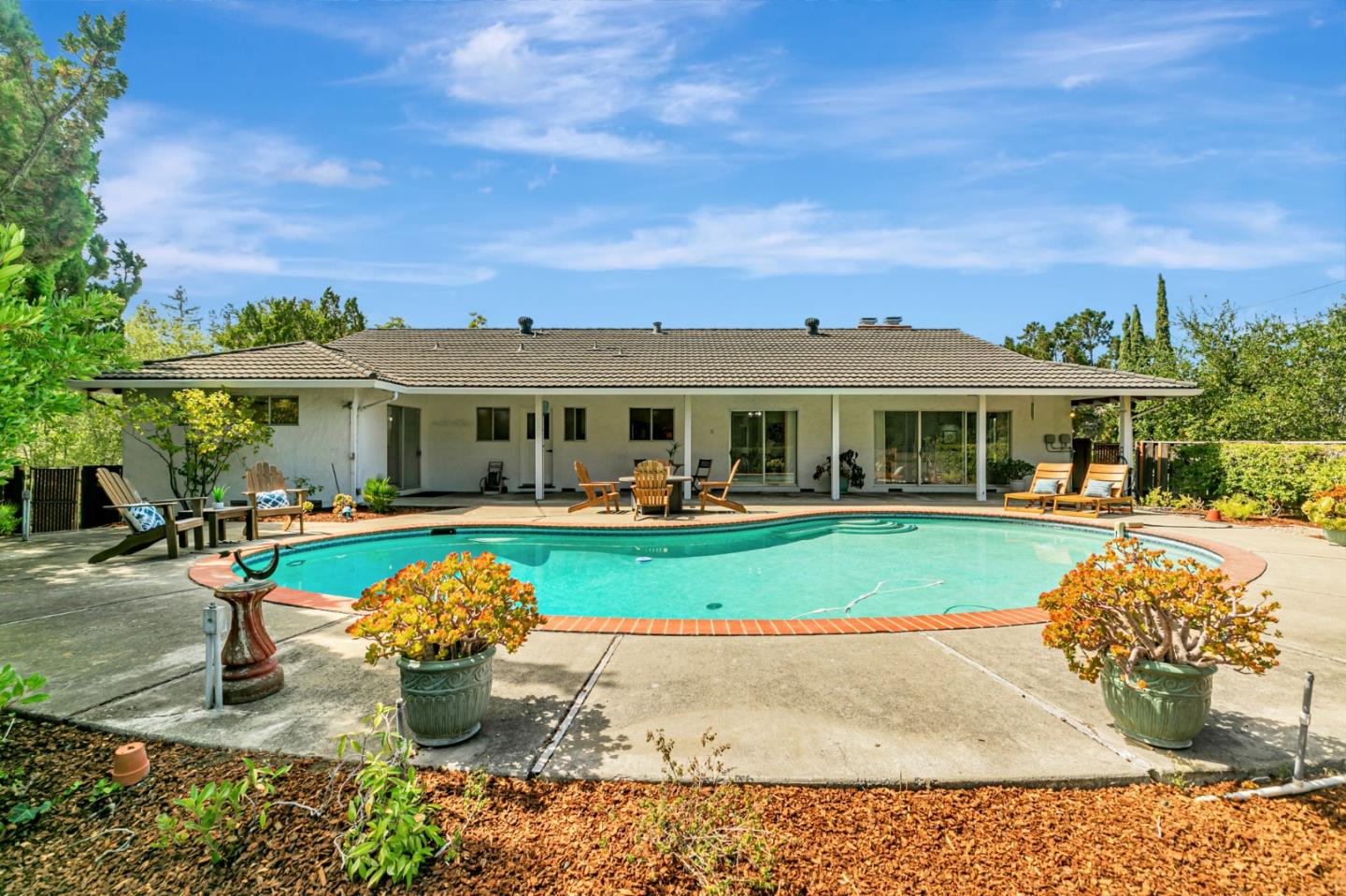 Detail Gallery Image 8 of 34 For 2261 via Maderos, Los Altos,  CA 94024 - 3 Beds | 2 Baths
