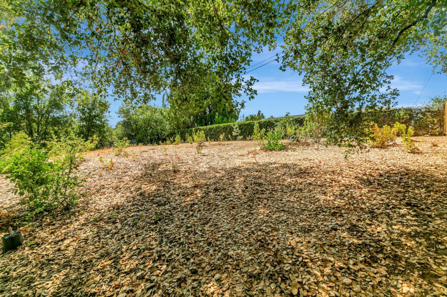 Detail Gallery Image 9 of 34 For 2261 via Maderos, Los Altos,  CA 94024 - 3 Beds | 2 Baths