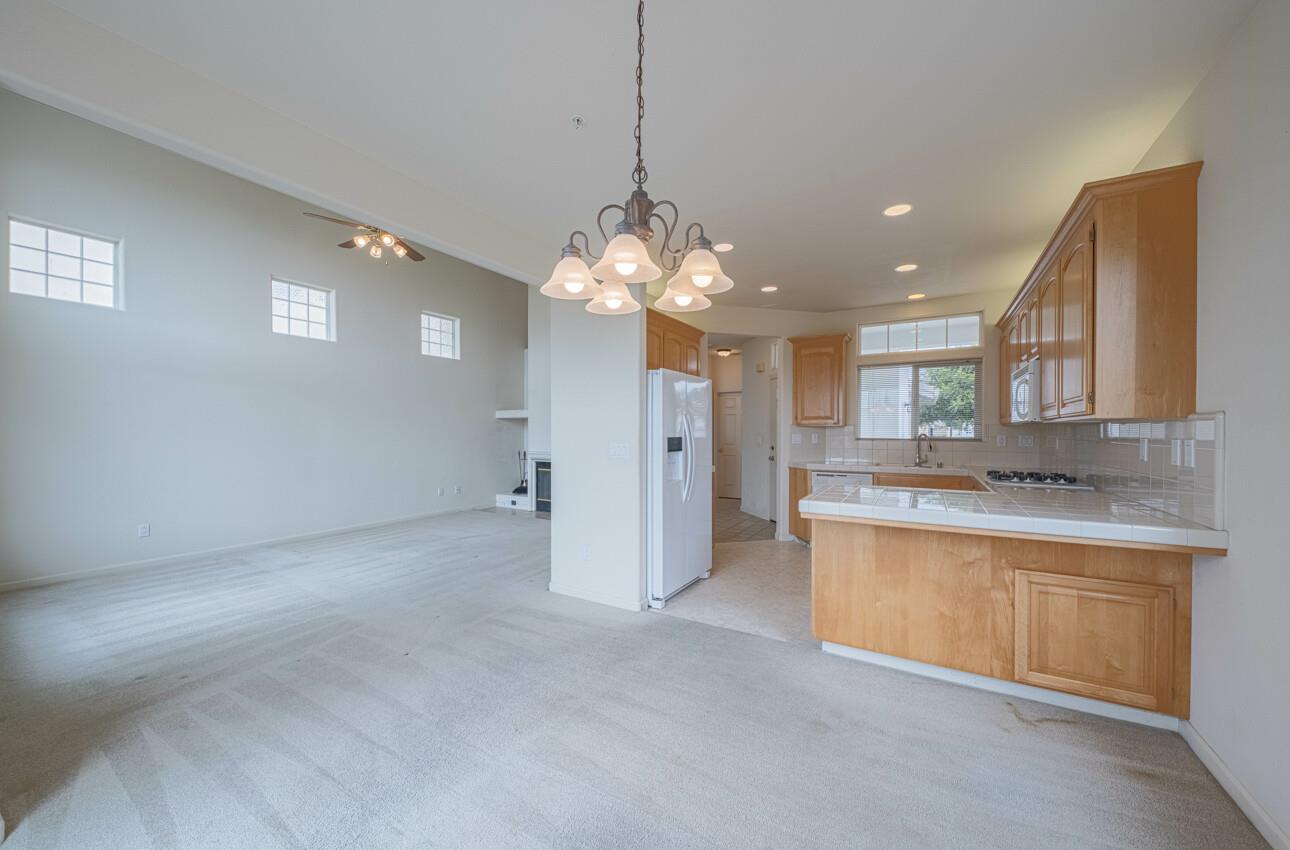 Detail Gallery Image 13 of 32 For 213 Montclair Ln, Salinas,  CA 93906 - 3 Beds | 2/1 Baths