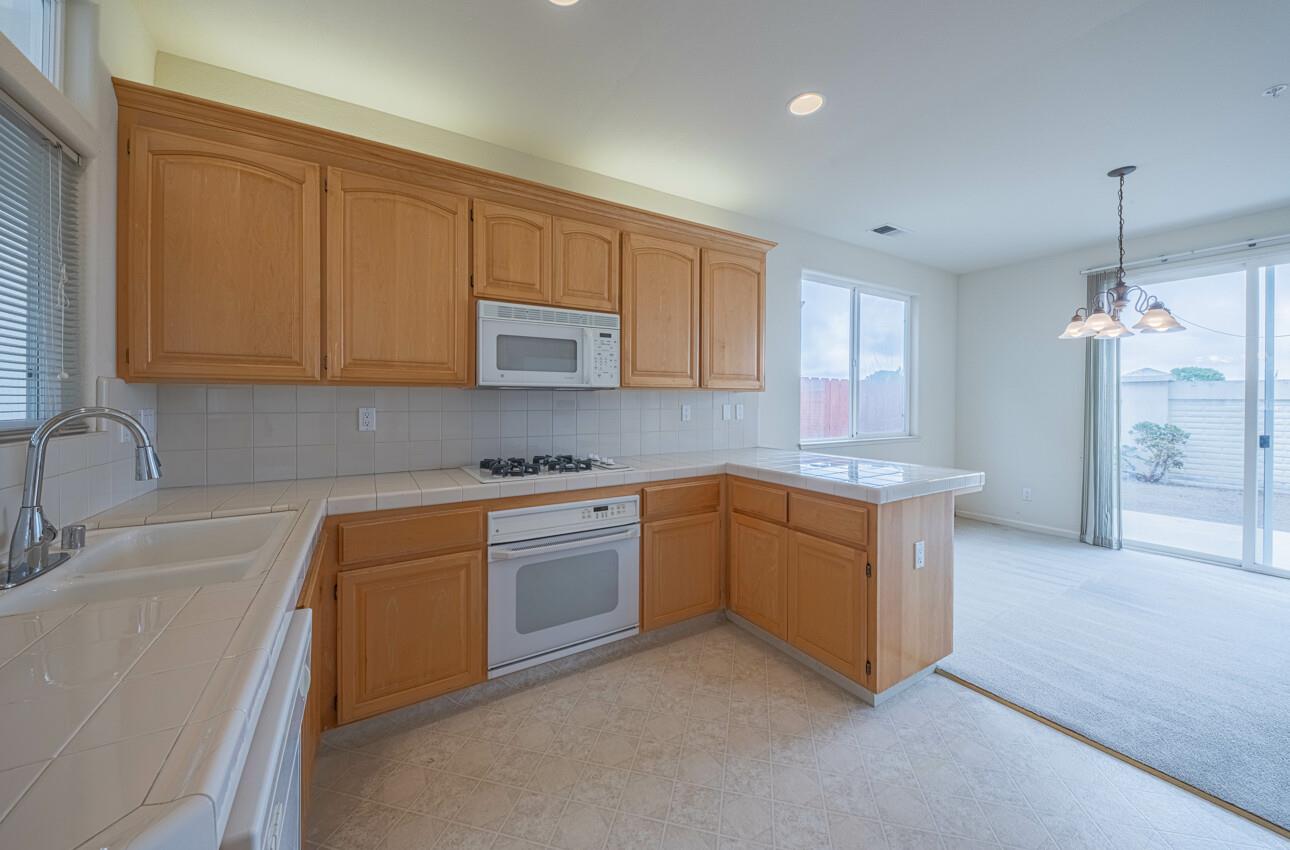 Detail Gallery Image 15 of 32 For 213 Montclair Ln, Salinas,  CA 93906 - 3 Beds | 2/1 Baths