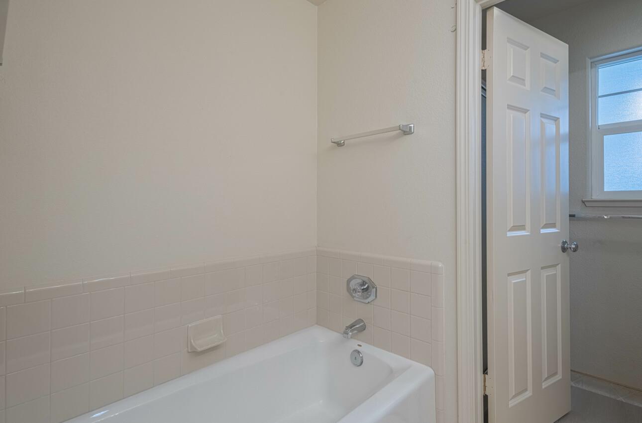 Detail Gallery Image 26 of 32 For 213 Montclair Ln, Salinas,  CA 93906 - 3 Beds | 2/1 Baths