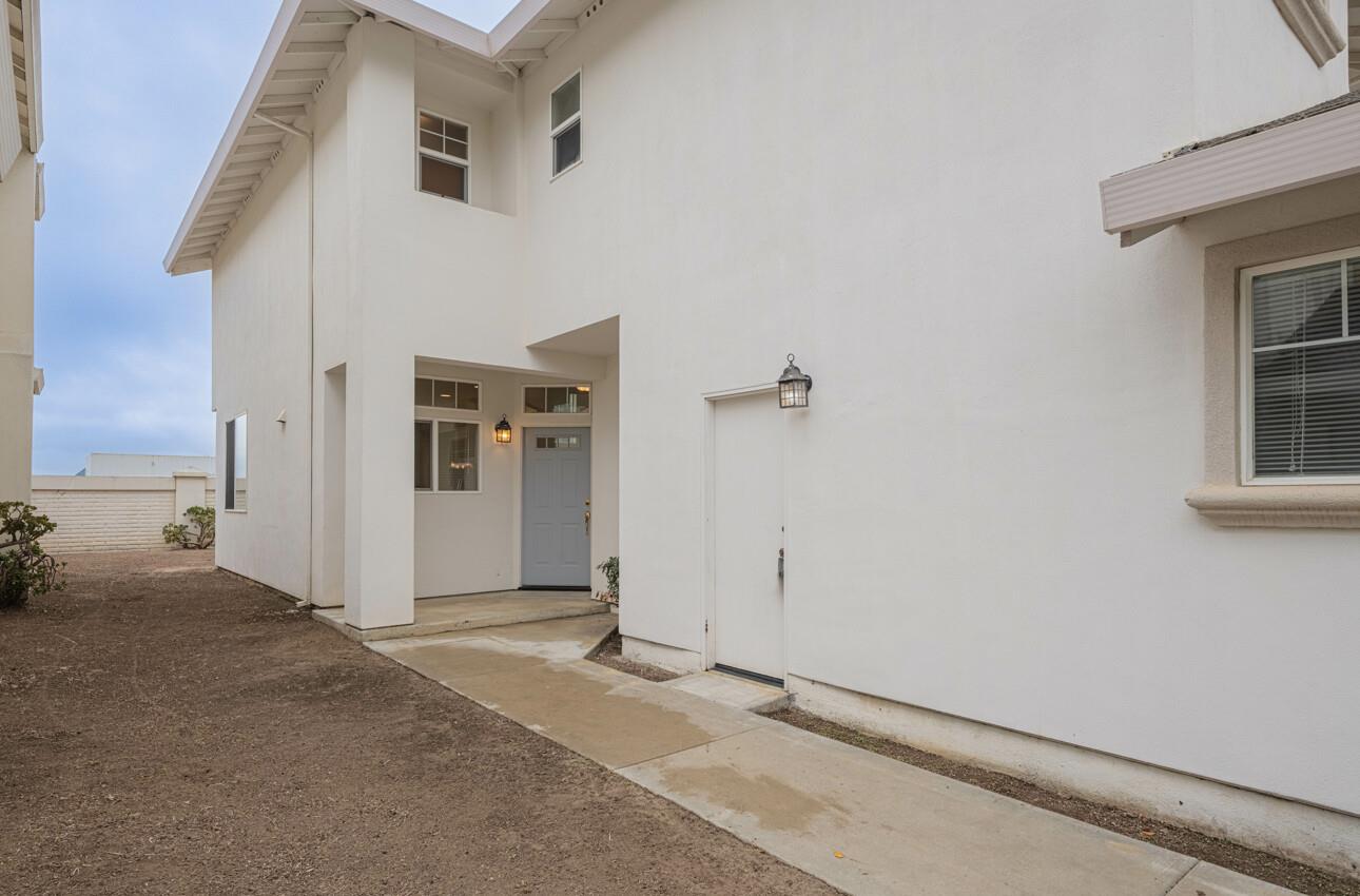 Detail Gallery Image 3 of 32 For 213 Montclair Ln, Salinas,  CA 93906 - 3 Beds | 2/1 Baths