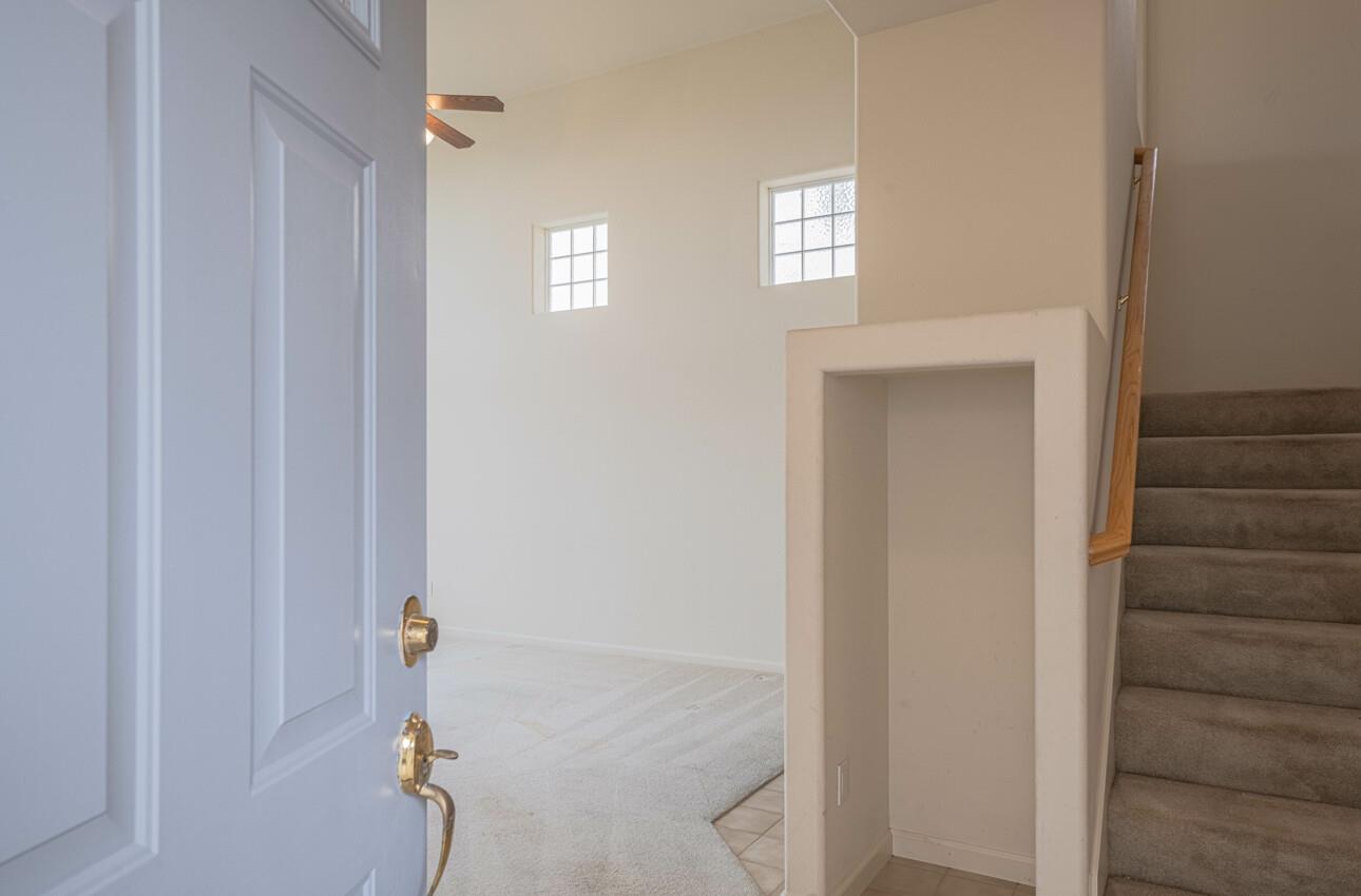 Detail Gallery Image 4 of 32 For 213 Montclair Ln, Salinas,  CA 93906 - 3 Beds | 2/1 Baths
