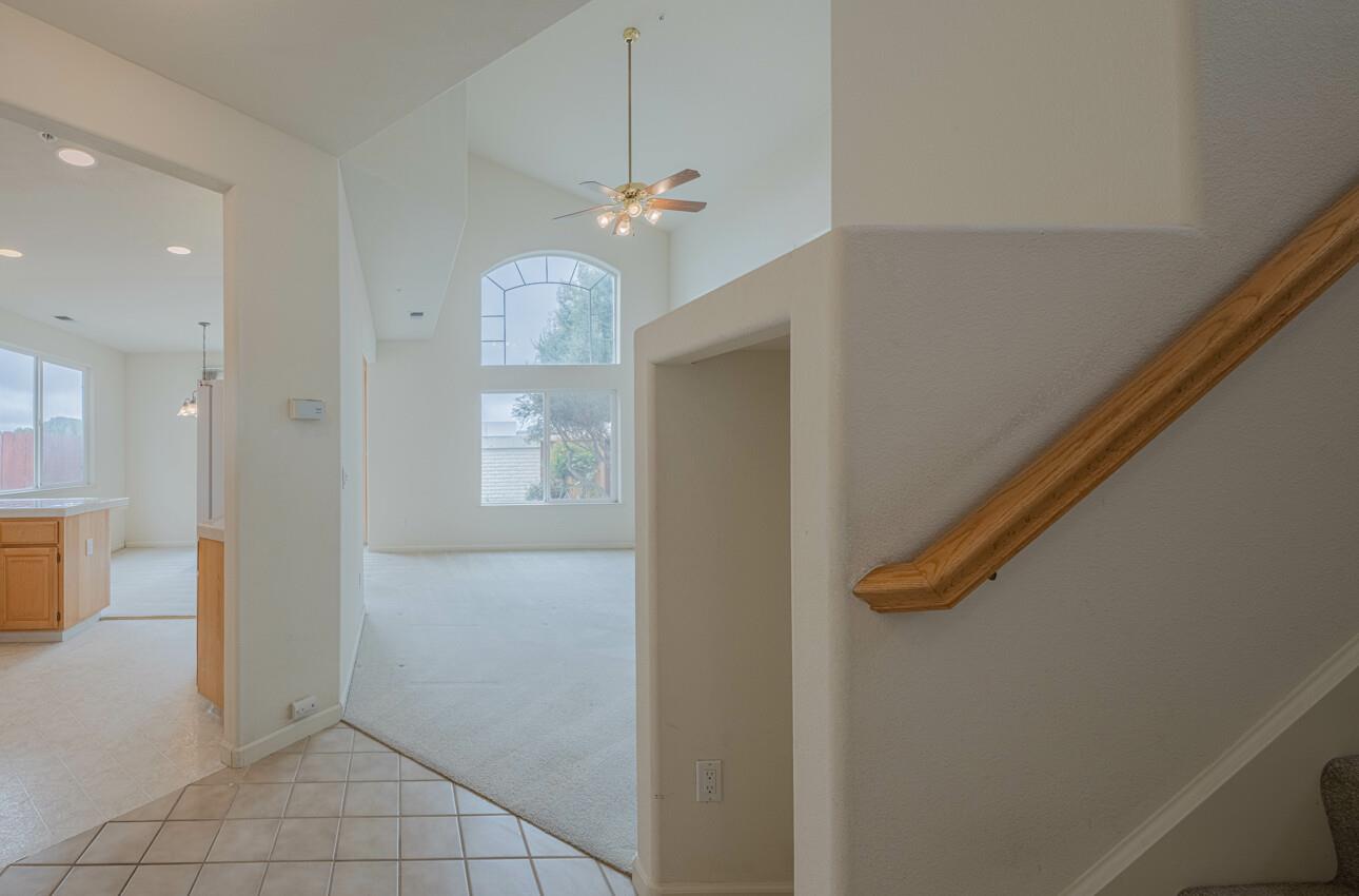 Detail Gallery Image 5 of 32 For 213 Montclair Ln, Salinas,  CA 93906 - 3 Beds | 2/1 Baths