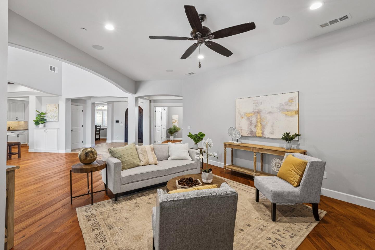 Detail Gallery Image 11 of 75 For 9110 Tea Tree Way, Gilroy,  CA 95020 - 5 Beds | 3/1 Baths