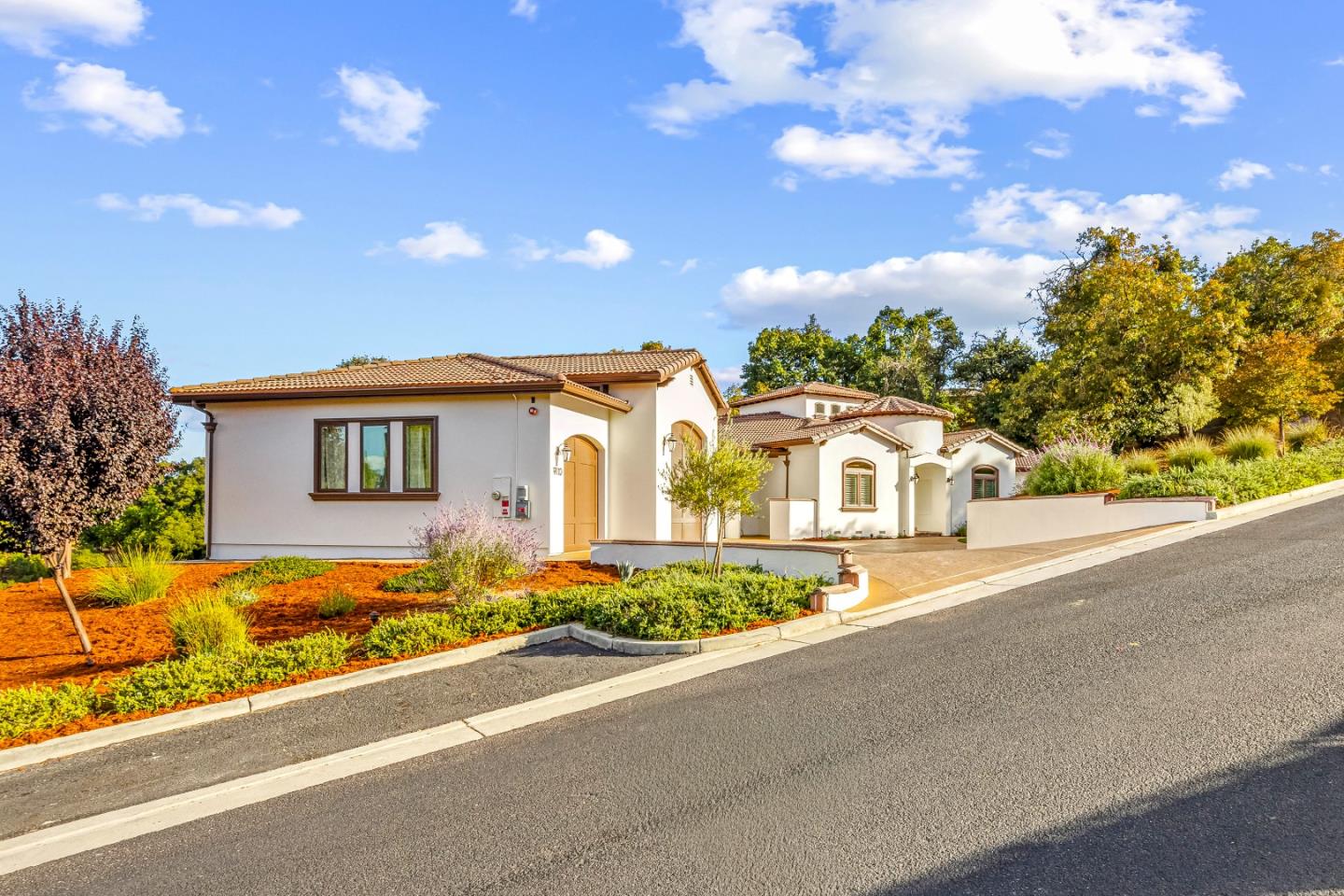 Detail Gallery Image 4 of 75 For 9110 Tea Tree Way, Gilroy,  CA 95020 - 5 Beds | 3/1 Baths