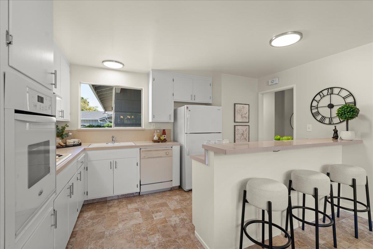 Detail Gallery Image 11 of 25 For 562 Dublin Way, Sunnyvale,  CA 94087 - 4 Beds | 2 Baths