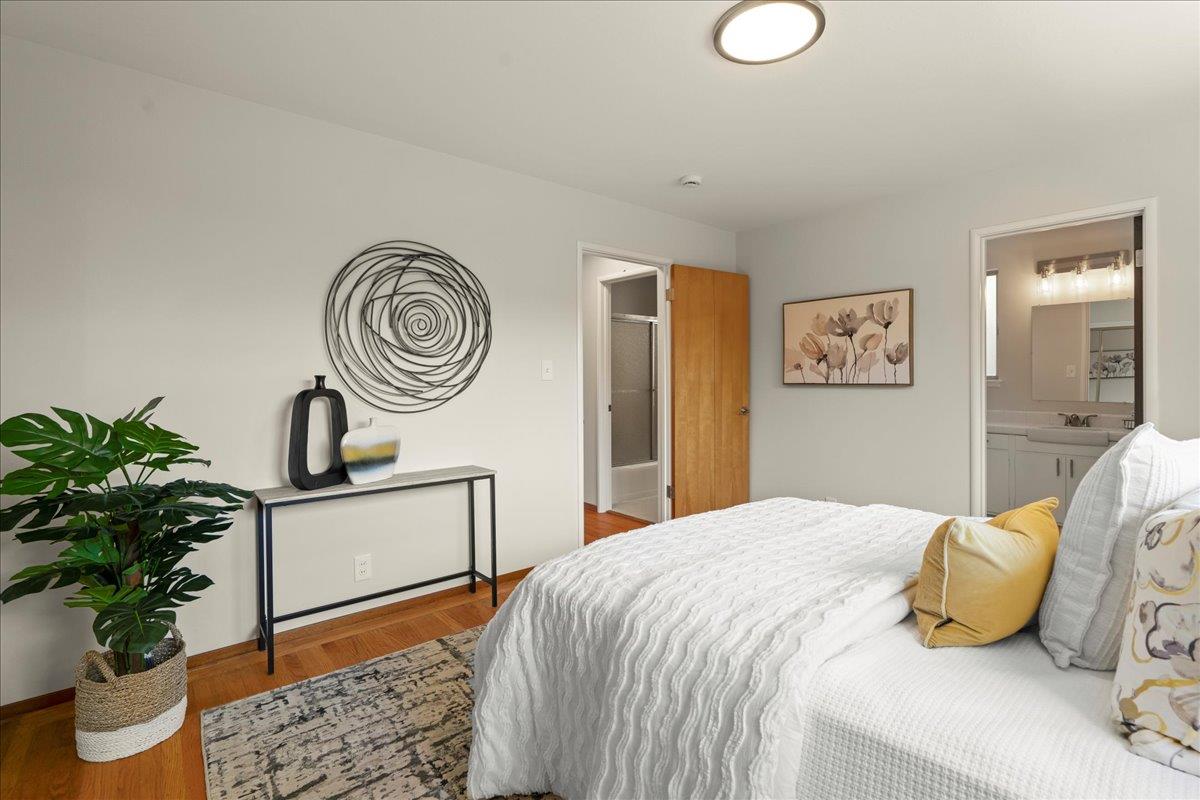 Detail Gallery Image 14 of 25 For 562 Dublin Way, Sunnyvale,  CA 94087 - 4 Beds | 2 Baths