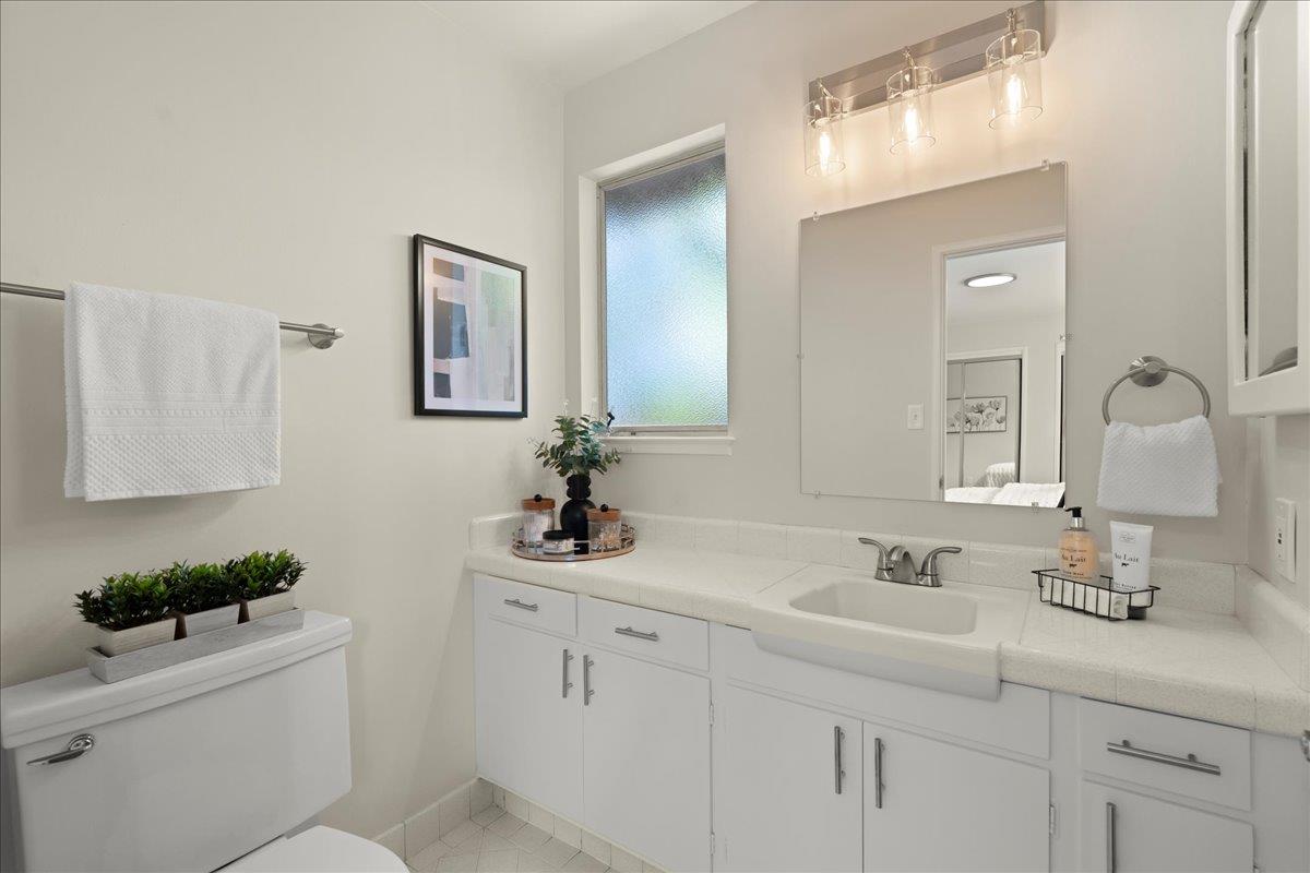 Detail Gallery Image 15 of 25 For 562 Dublin Way, Sunnyvale,  CA 94087 - 4 Beds | 2 Baths