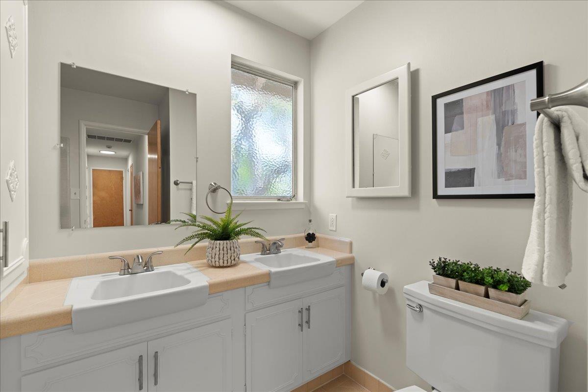 Detail Gallery Image 21 of 25 For 562 Dublin Way, Sunnyvale,  CA 94087 - 4 Beds | 2 Baths