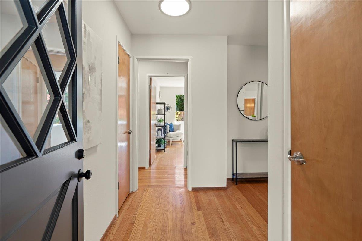 Detail Gallery Image 4 of 25 For 562 Dublin Way, Sunnyvale,  CA 94087 - 4 Beds | 2 Baths
