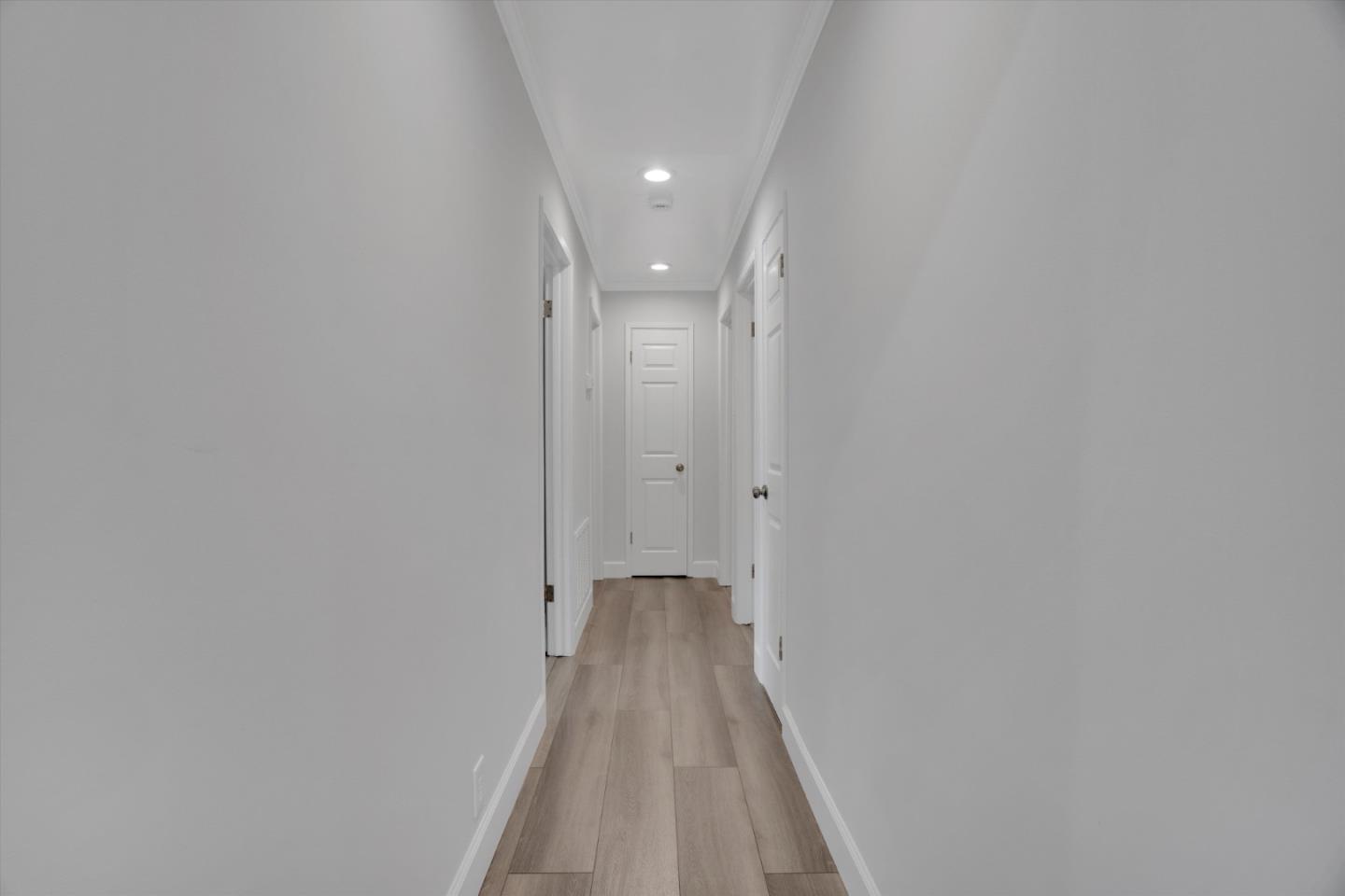 Detail Gallery Image 10 of 29 For 1430 Hill Ave, Menlo Park,  CA 94025 - 3 Beds | 1 Baths