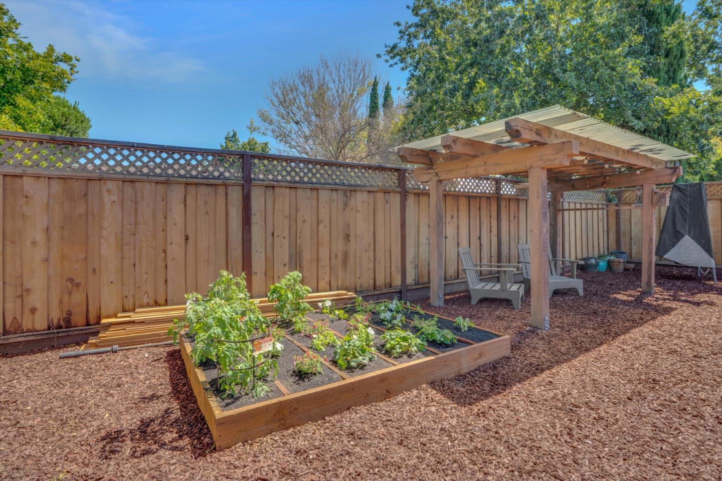 Detail Gallery Image 18 of 29 For 1430 Hill Ave, Menlo Park,  CA 94025 - 3 Beds | 1 Baths