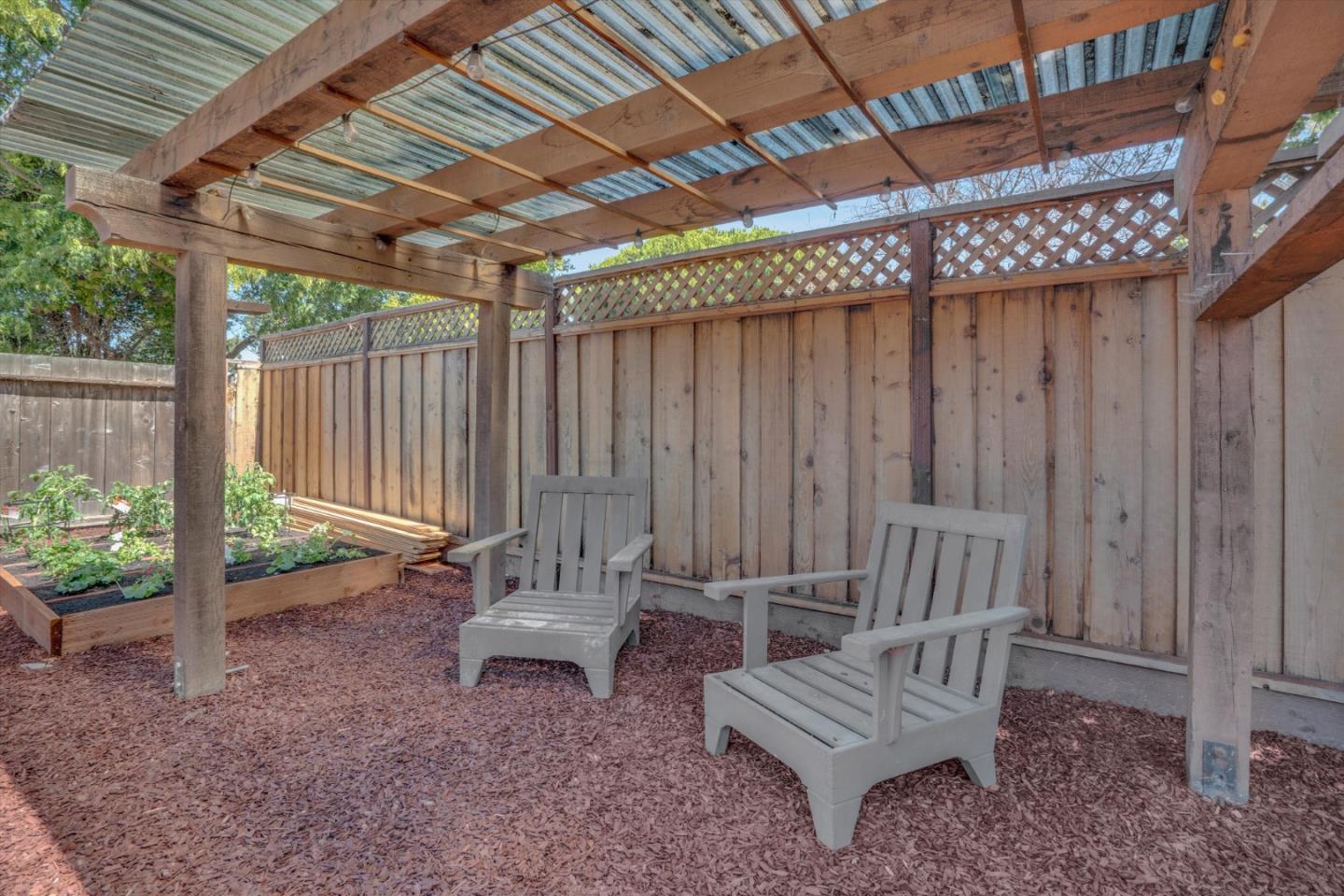 Detail Gallery Image 20 of 29 For 1430 Hill Ave, Menlo Park,  CA 94025 - 3 Beds | 1 Baths