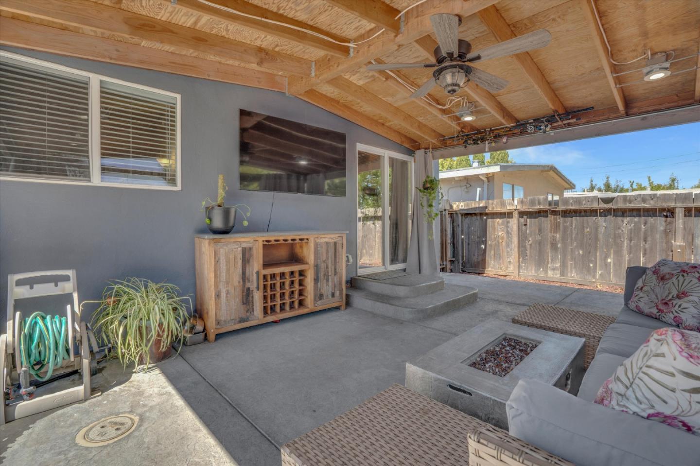 Detail Gallery Image 21 of 29 For 1430 Hill Ave, Menlo Park,  CA 94025 - 3 Beds | 1 Baths