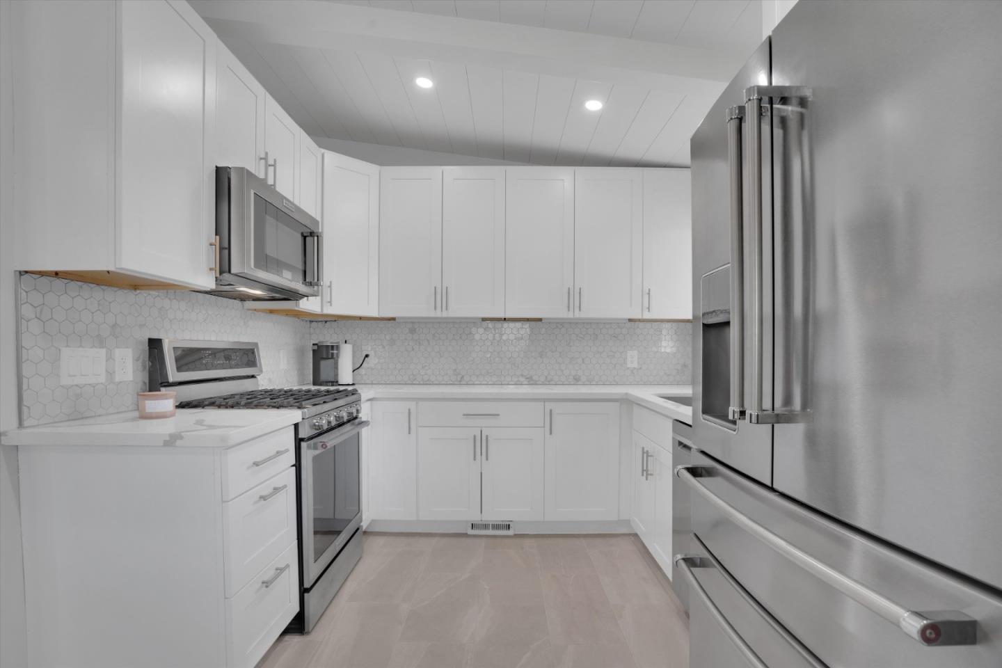 Detail Gallery Image 5 of 29 For 1430 Hill Ave, Menlo Park,  CA 94025 - 3 Beds | 1 Baths