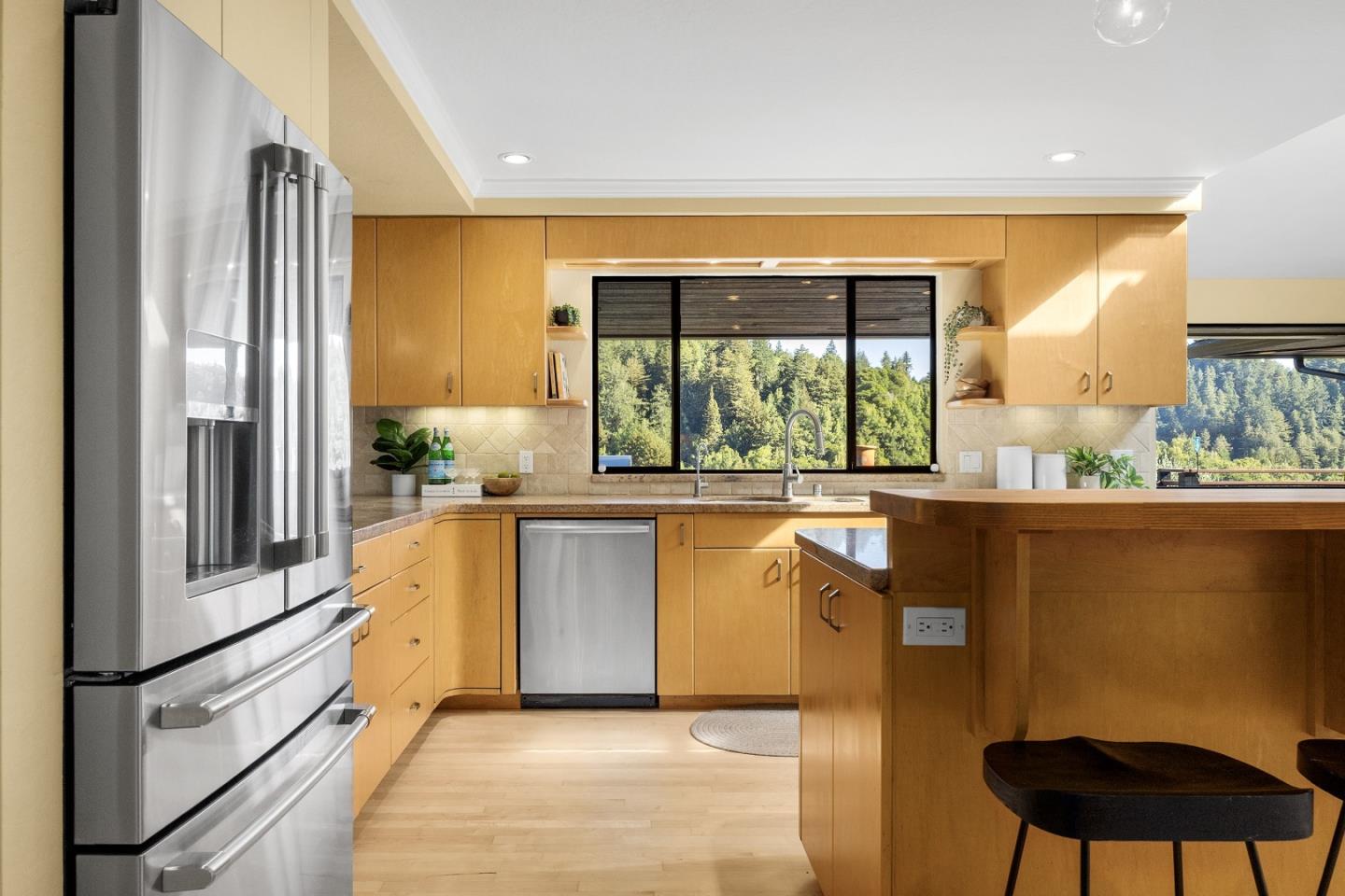 Detail Gallery Image 11 of 51 For 252 Fast Ln, Santa Cruz,  CA 95065 - 4 Beds | 3/1 Baths