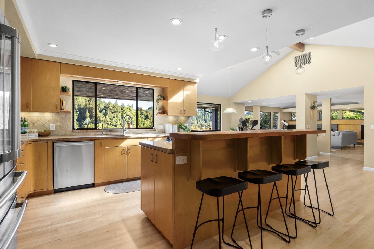 Detail Gallery Image 14 of 51 For 252 Fast Ln, Santa Cruz,  CA 95065 - 4 Beds | 3/1 Baths