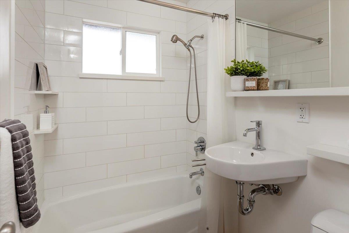 Detail Gallery Image 15 of 39 For 201/209 Mariposa Ave, Mountain View,  CA 94041 - – Beds | – Baths