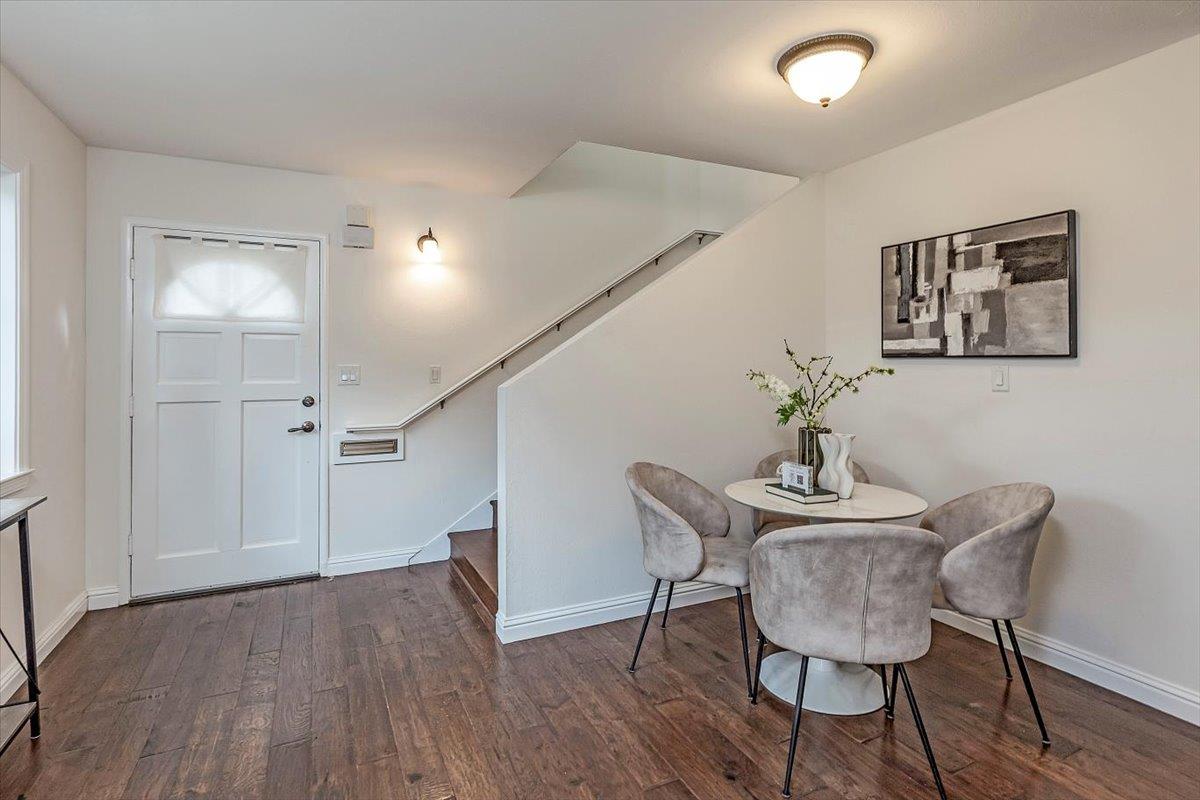 Detail Gallery Image 5 of 39 For 201/209 Mariposa Ave, Mountain View,  CA 94041 - – Beds | – Baths