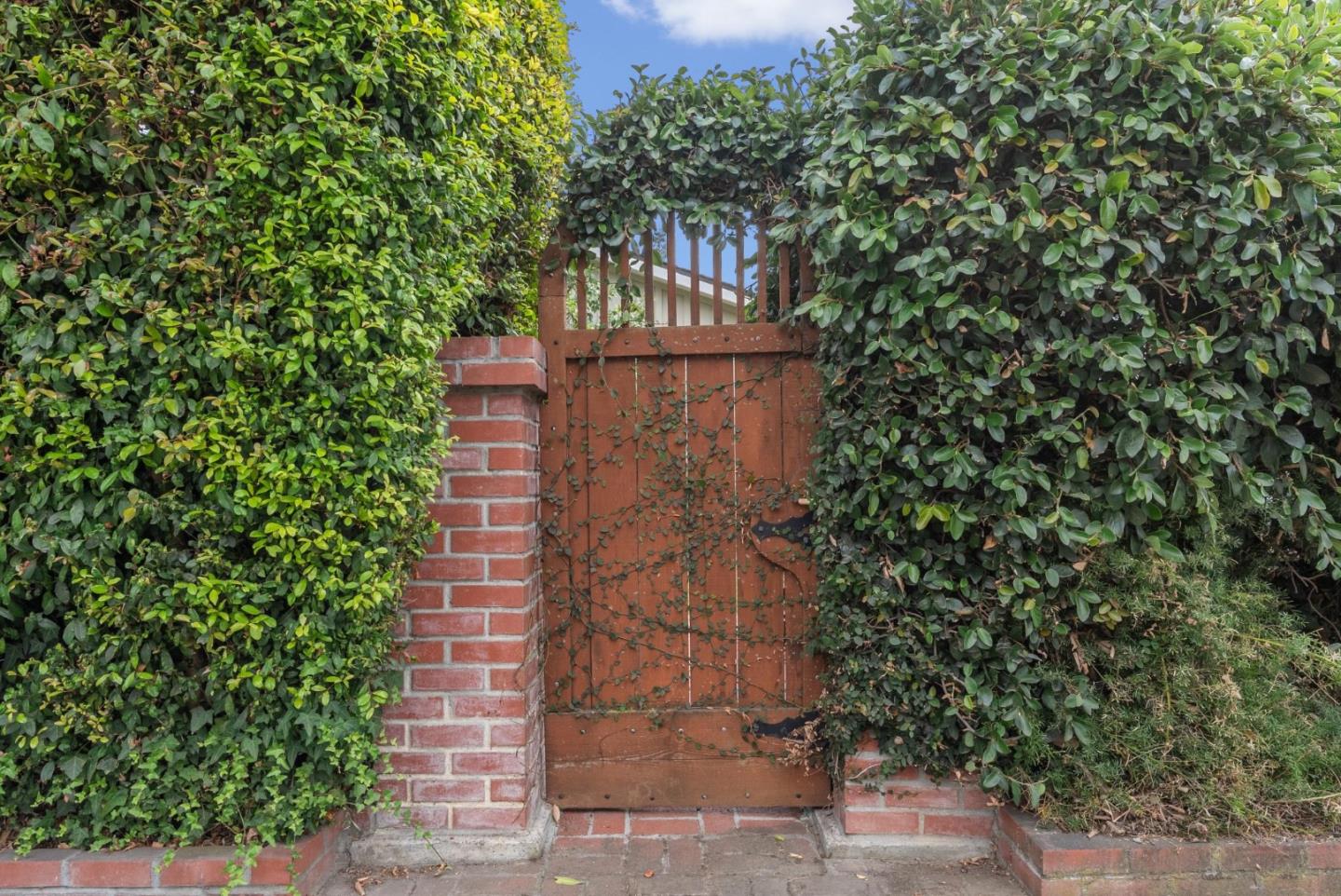 Detail Gallery Image 7 of 38 For 4626 Moorpark Ave, San Jose,  CA 95129 - 3 Beds | 2 Baths