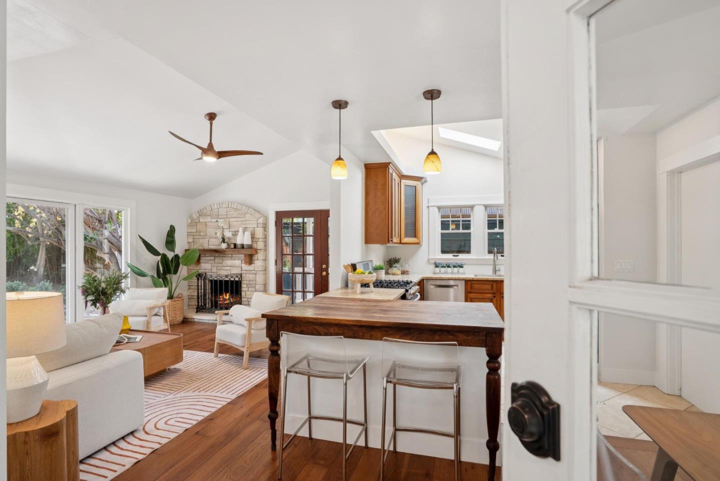 Detail Gallery Image 9 of 38 For 4626 Moorpark Ave, San Jose,  CA 95129 - 3 Beds | 2 Baths