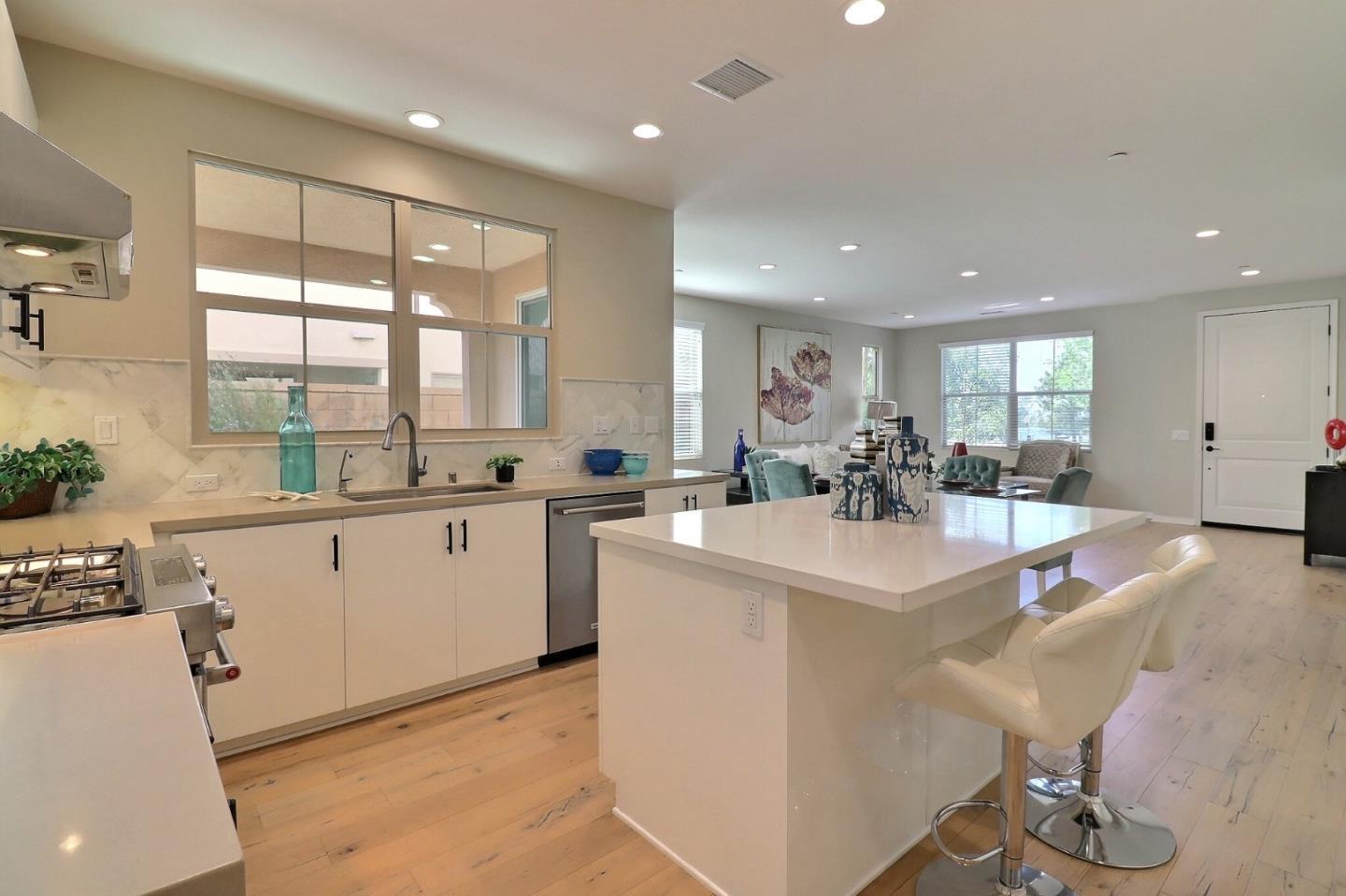 Detail Gallery Image 10 of 31 For 128 Parkwood, Irvine,  CA 92620 - 4 Beds | 3 Baths