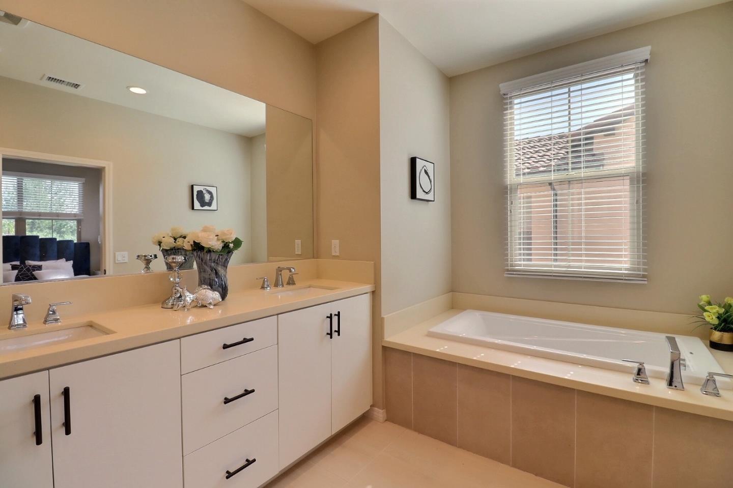 Detail Gallery Image 23 of 31 For 128 Parkwood, Irvine,  CA 92620 - 4 Beds | 3 Baths