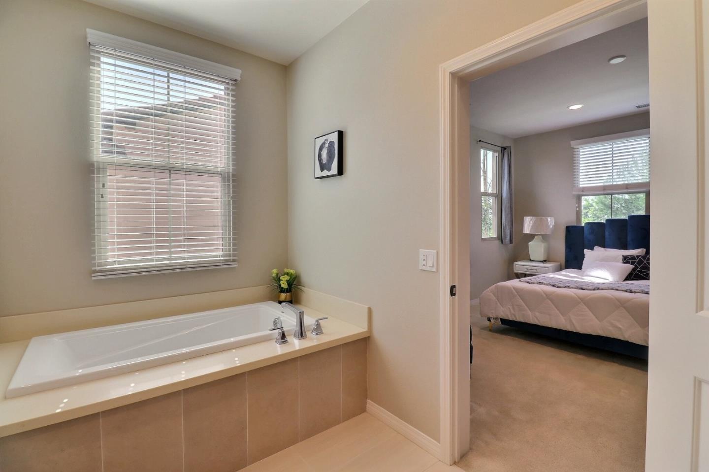 Detail Gallery Image 24 of 31 For 128 Parkwood, Irvine,  CA 92620 - 4 Beds | 3 Baths