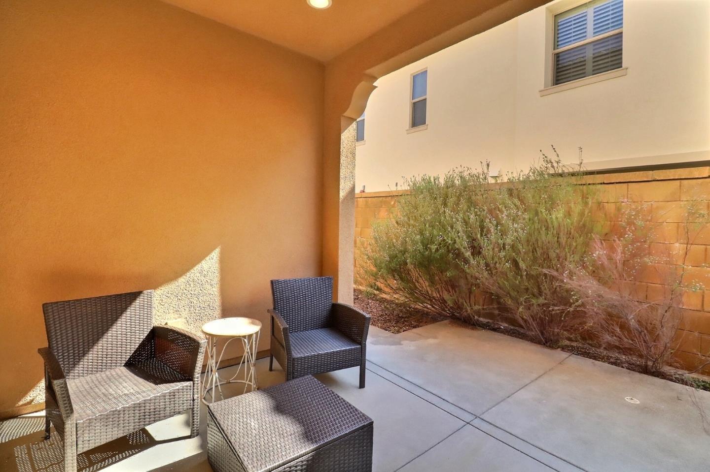 Detail Gallery Image 26 of 31 For 128 Parkwood, Irvine,  CA 92620 - 4 Beds | 3 Baths