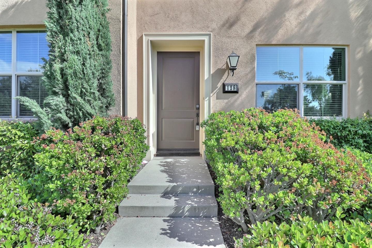 Detail Gallery Image 30 of 31 For 128 Parkwood, Irvine,  CA 92620 - 4 Beds | 3 Baths