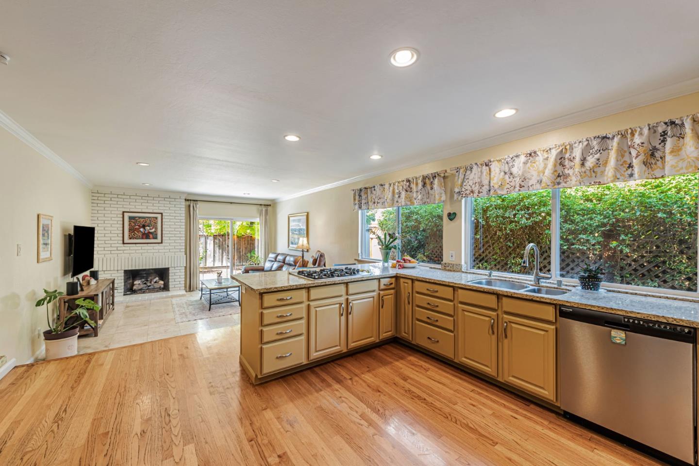 Detail Gallery Image 10 of 42 For 780 Upton Ct, San Jose,  CA 95136 - 4 Beds | 2 Baths